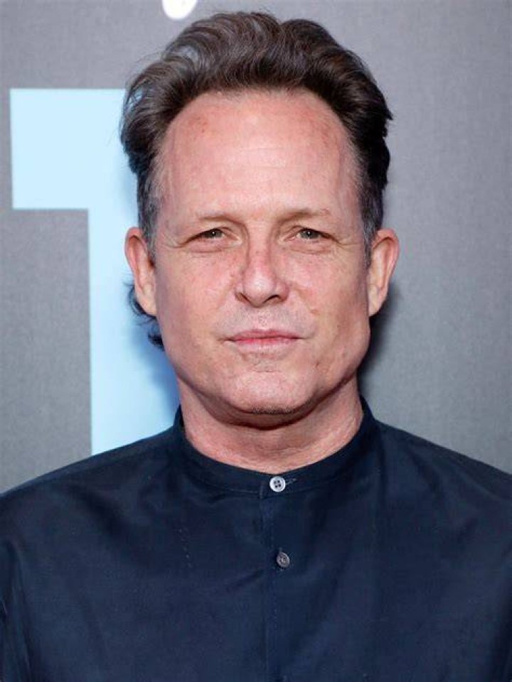 Dean Winters' Enigmatic Love Life